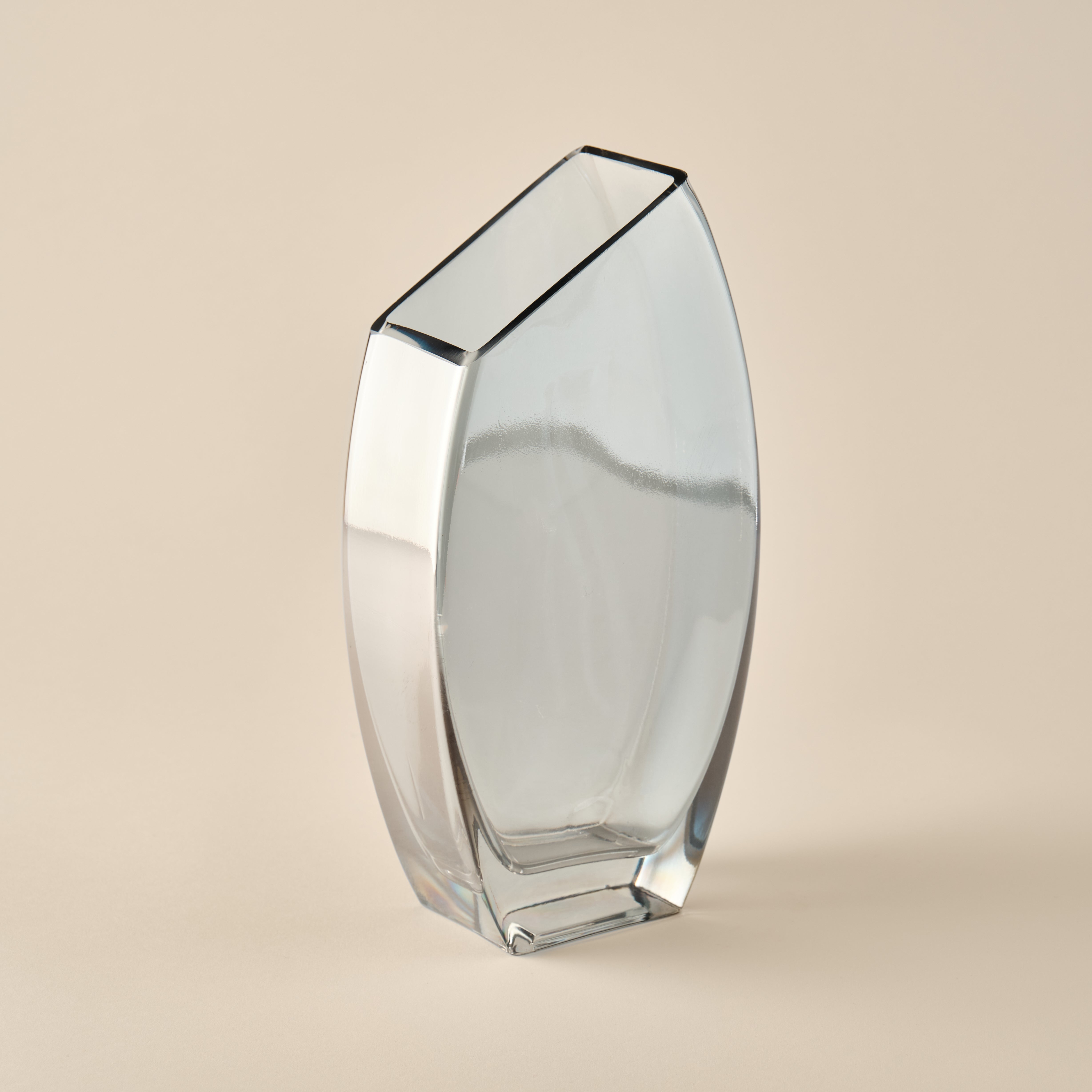 Hochwertige Glasvase O-Shape mit geschwungener Form, gefertigt aus klarem Glas, perfekt für stilvolle Dekorationen.